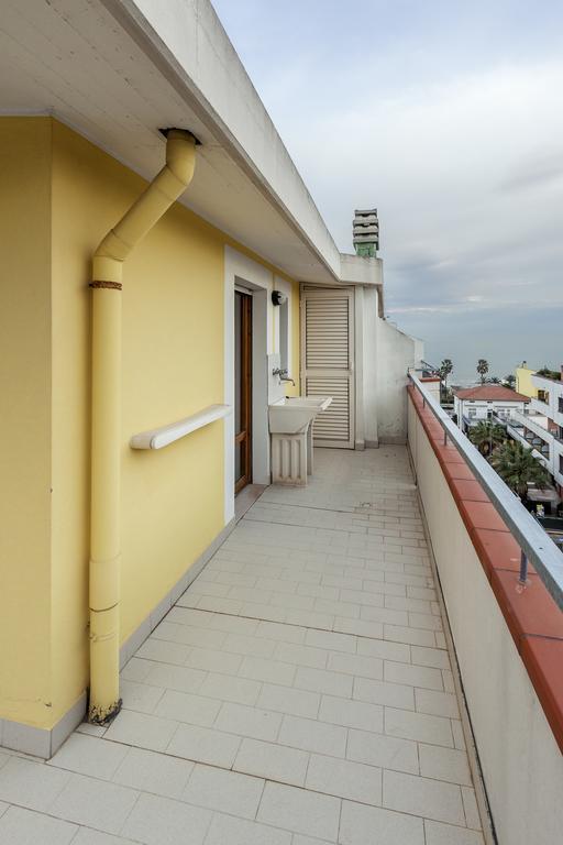 Palazzo Giallo Alba Adriatica Kültér fotó