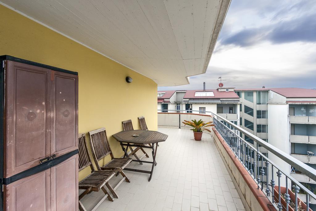 Palazzo Giallo Alba Adriatica Kültér fotó